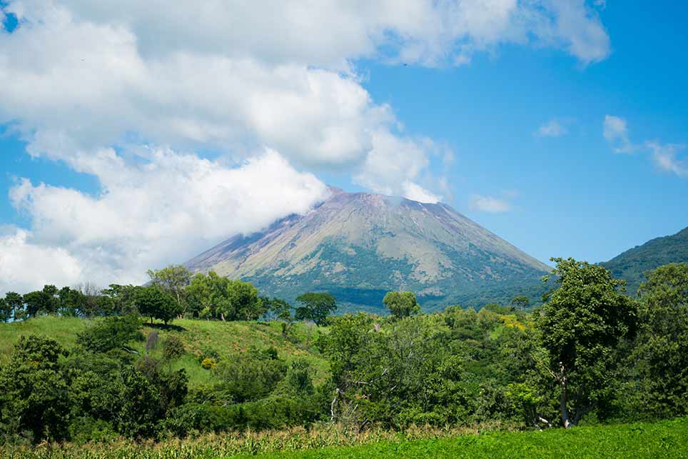 Blick-auf-den-Vulkan-San-Cristobal