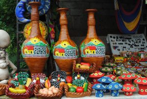 Clay, wood and vegetable fiber handicrafts