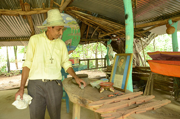 Artesano de barro y madera_achuapa_cultura_gal3