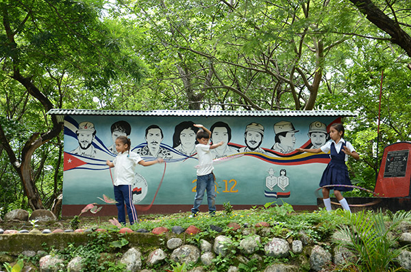 Spanish School Children of Corn_achuapa_arquitectura_gal9