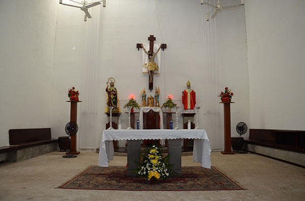 Innenraum der Pfarrei Santiago Apóstol 2