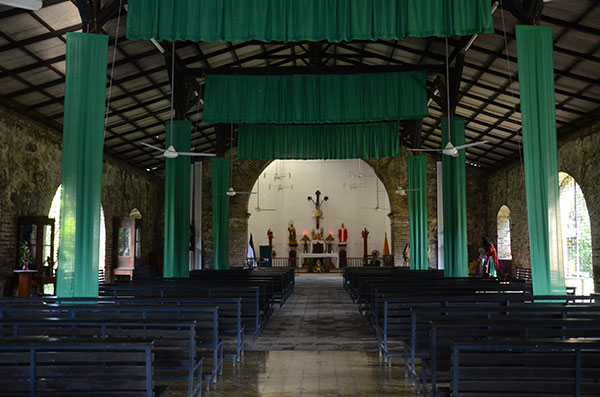 Innenraum der Pfarrei Santiago Apóstol