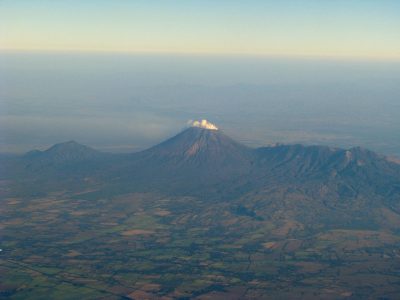 vista aerea del volvan san cristobal