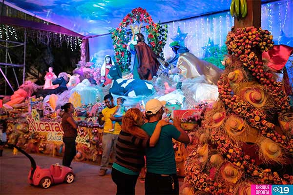 Altar at the birth of the Child Jesus._managua_fiestasp_gal6