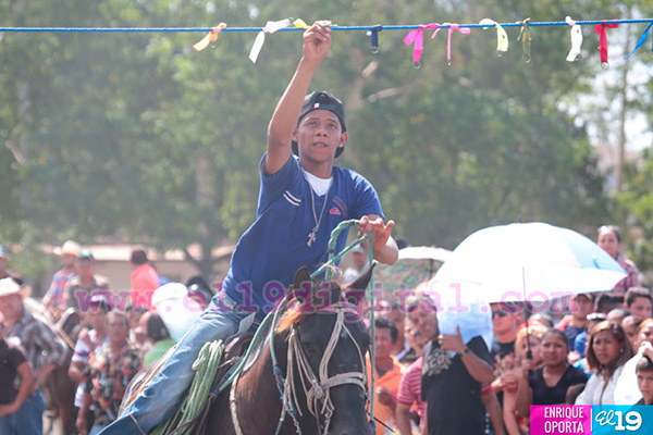 Carrera de cintas_tipitapa_fiestasp_gal1