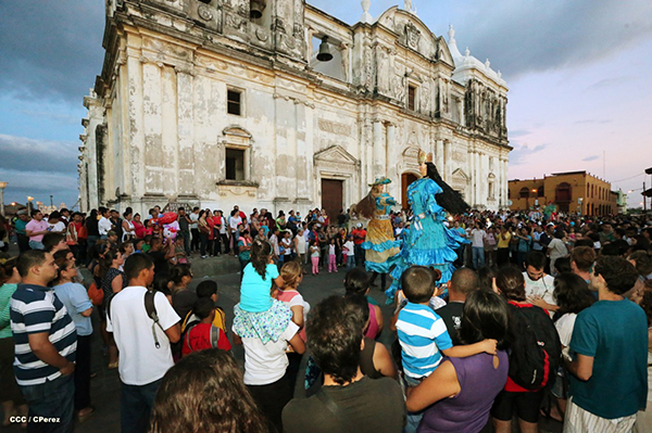 Celebraciones culturales en calles del municipio_leon_cultura_gal12