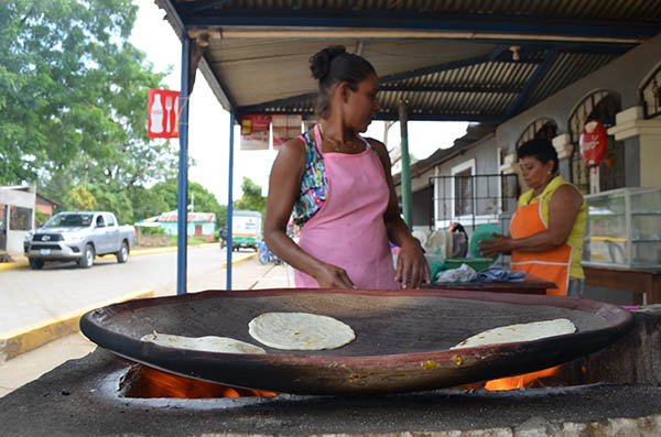 Preparation of tortillas_villadelcarmen_gastronomia_gal_ (2)