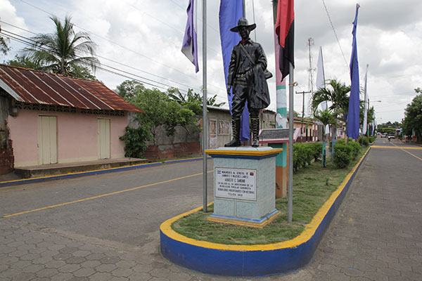 Monumento en homenaje al General Augusto C. Sandino_telica_arquitectura_gal2