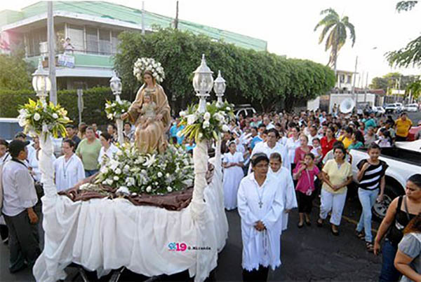 People celebrate Virgen del Carmenvilladelcarmen_fiestasp_gal_ (3)