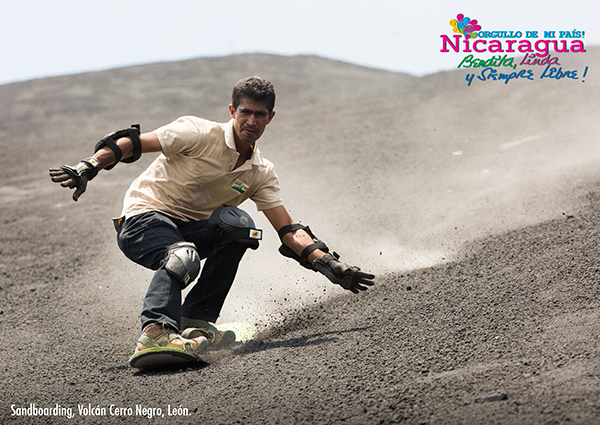 Sandboarding im Vulkan Cerro Negro