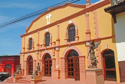 Teatro municipal José de la Cruz Mena_leon_arquitectura2