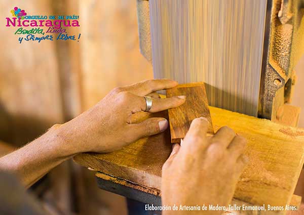 Elaboration of wood crafts_buenosaires_cultura_gal4