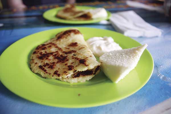 Güirila with cream and curd _diriomo_gastronomia_gal1