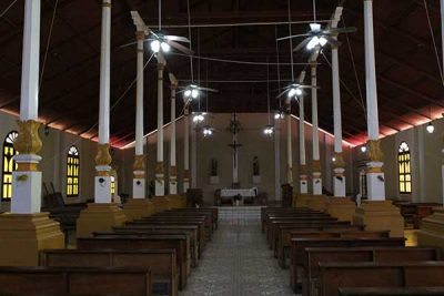 Innenraum der Pfarrkirche Santa Ana_moyogalpa_galeria_fiestasp1