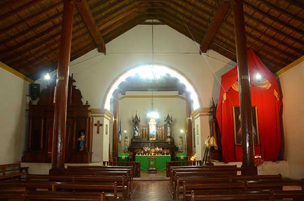 Interior of Iglesia Santa Ana_nindiri_fiestasp_gal7