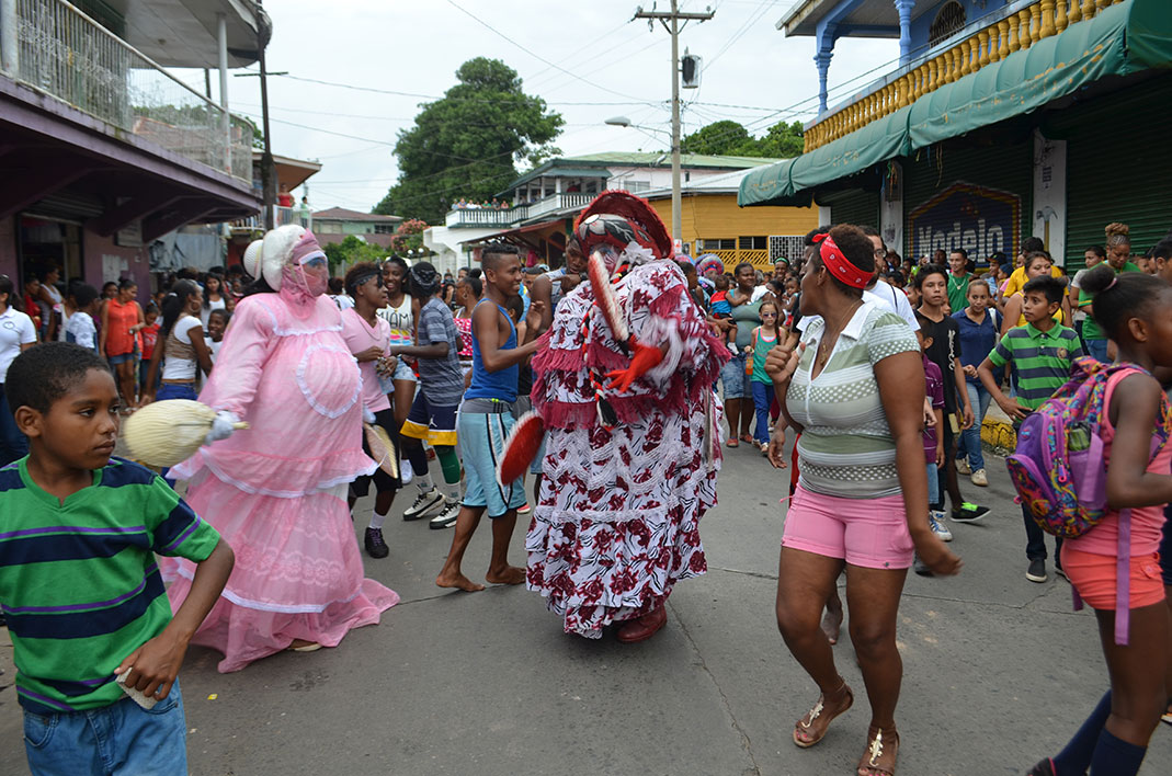 Viajes de las viejas nalgonas _bluefields_fiestasp1