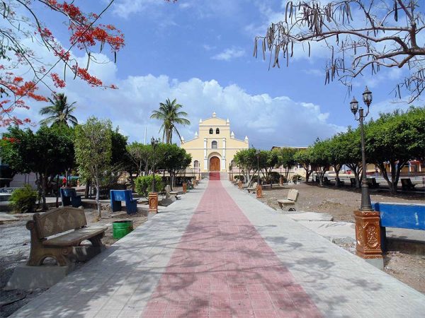 Parque-Central-e-Iglesia-de-Acoyapa