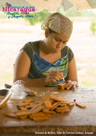 Artesana de madera