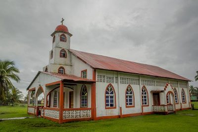 Iglesia Morava, comunidad Sandy Bay Sirpy- desembocadura_arquitura1