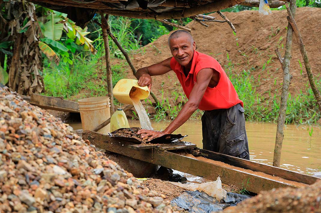 Miembro-Colectivo-Mineros-Artesanales-Cerro-Potosí-_siuna_cultura2