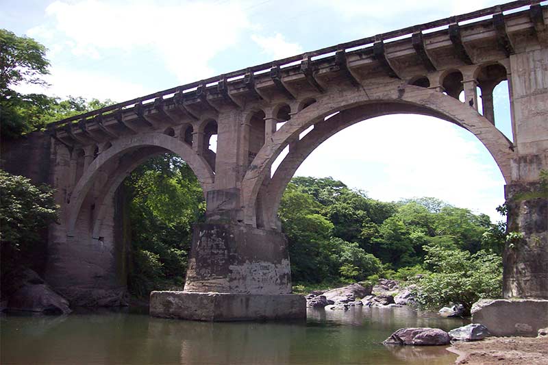 Puente-en-Río-Grande