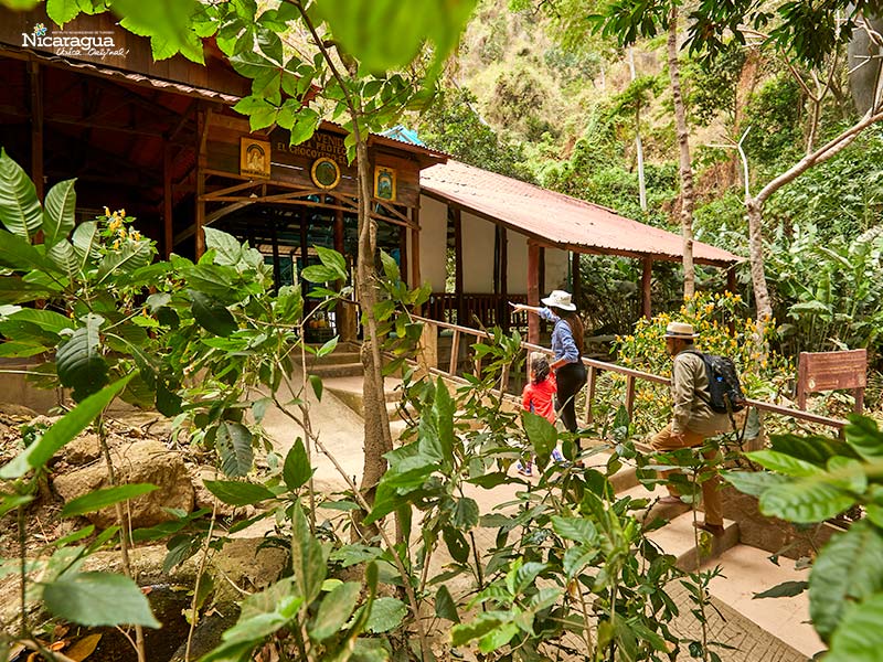 El-Chocoyero-El-Brujo-Wildlife-Rifugio-Managua