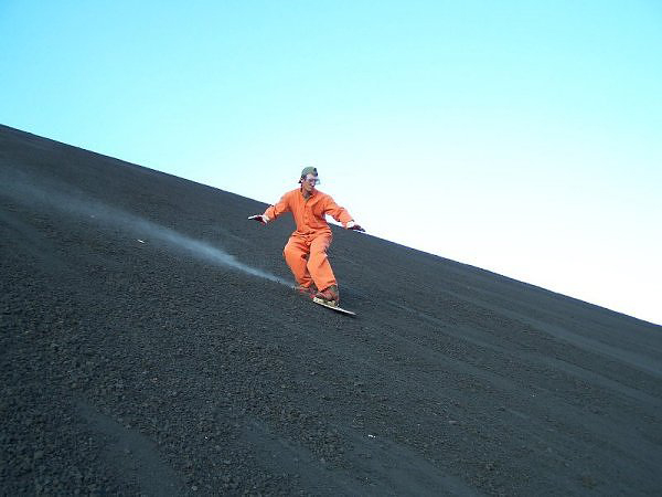 Cerro-Negro-Sandboarding